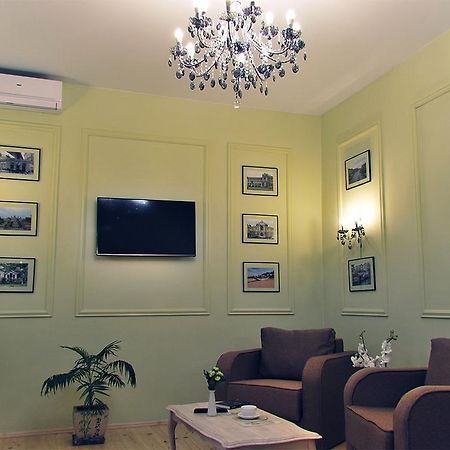 Classic Apartment On Zhukovskoho Odessa Exterior foto